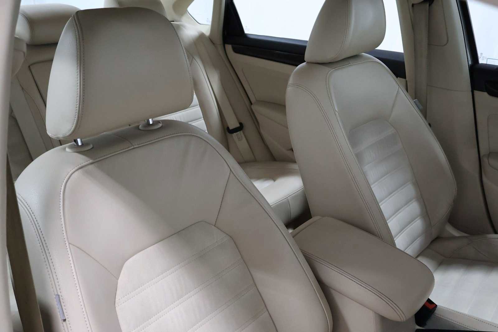 Used 2015 Volkswagen Passat TDI SEL Premium FWD image 20