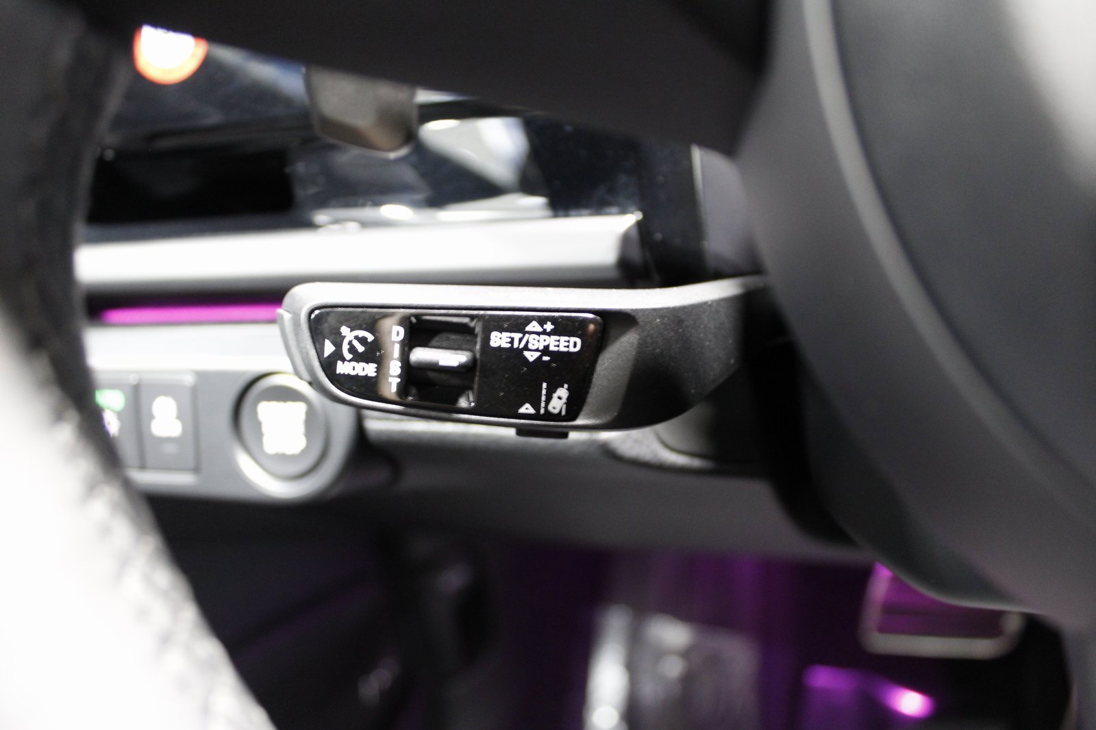 Certified 2025 Porsche Panamera 4 image 30