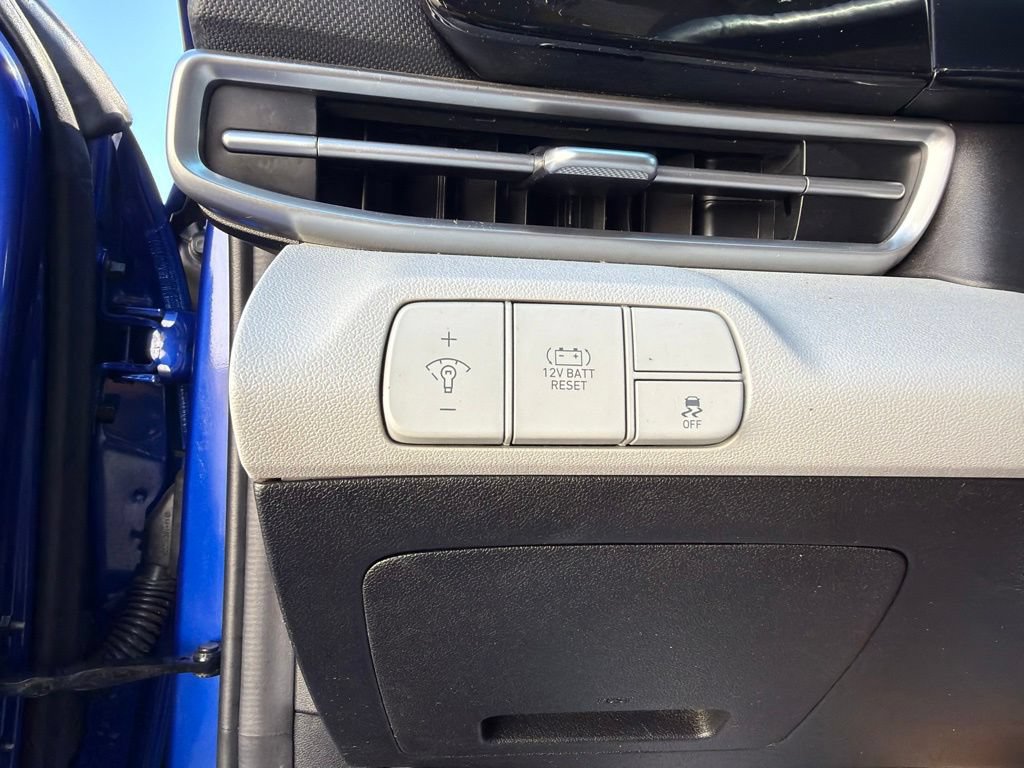 Used 2024 Hyundai Elantra Limited FWD image 25