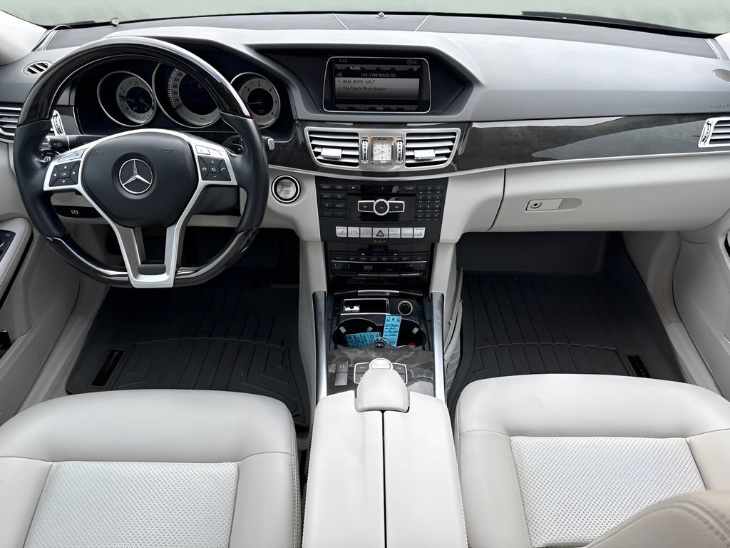 Used 2014 Mercedes-Benz E 250 BlueTEC Sedan image 16