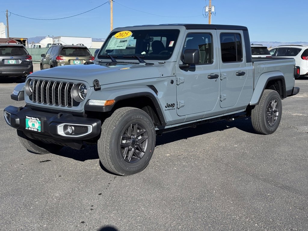 New 2025 Jeep Gladiator Sport image 3