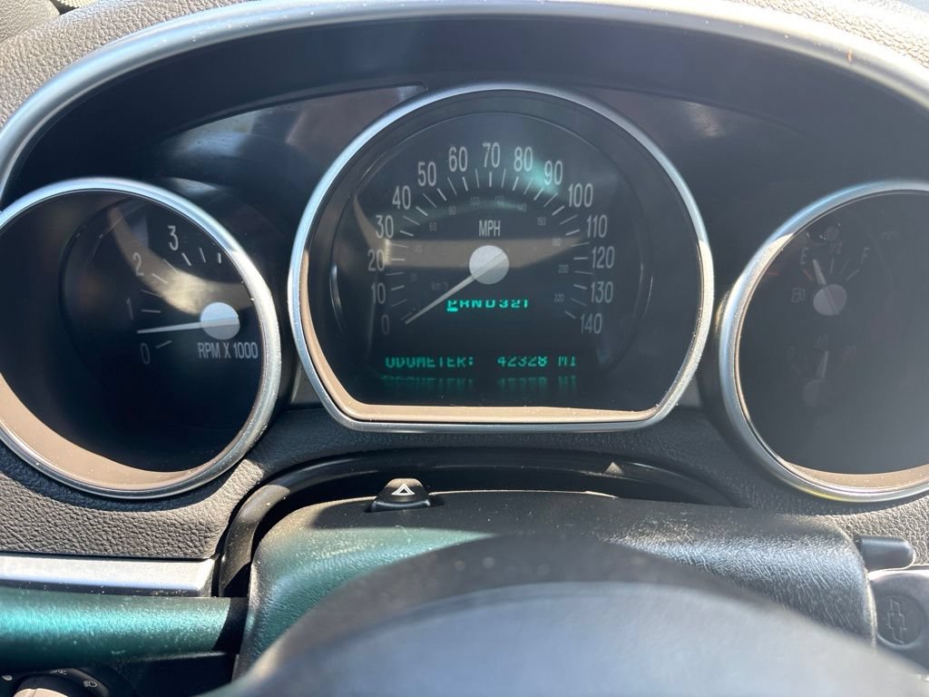 Used 2004 Chevrolet SSR w/ Preferred Equipment Group RWD image 15