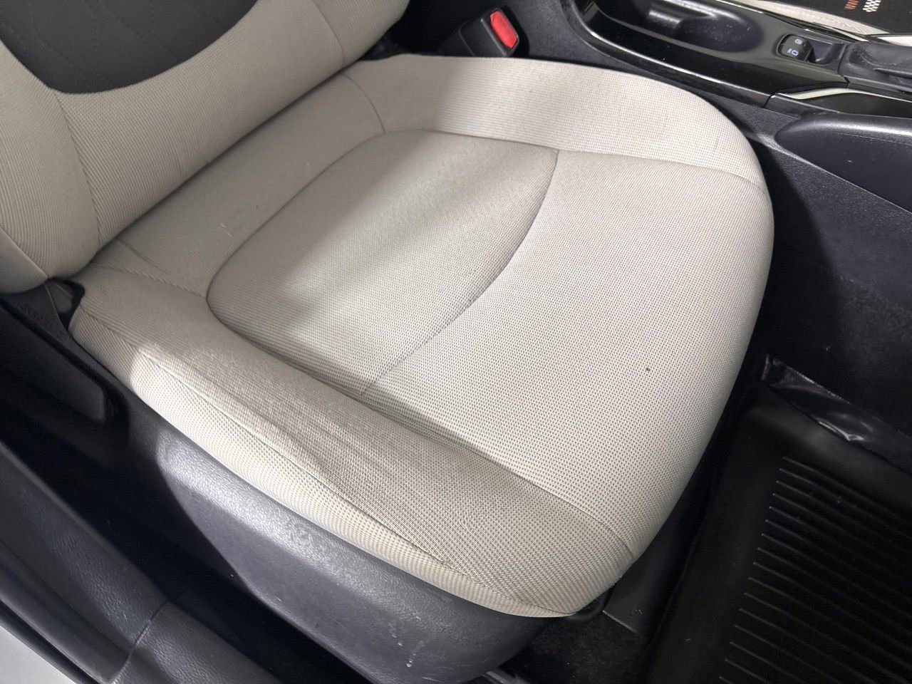 Used 2020 Toyota Corolla LE FWD image 26