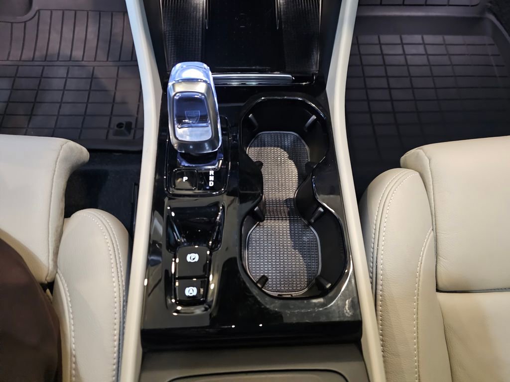 Certified 2023 Volvo XC40 B5 Plus w/ Driver Assist Package image 25