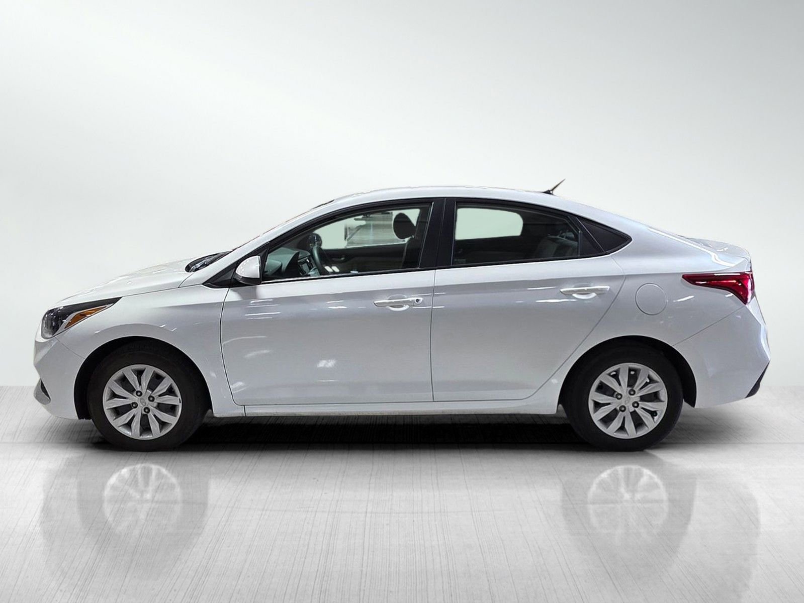 Used 2022 Hyundai Accent SE FWD image 4