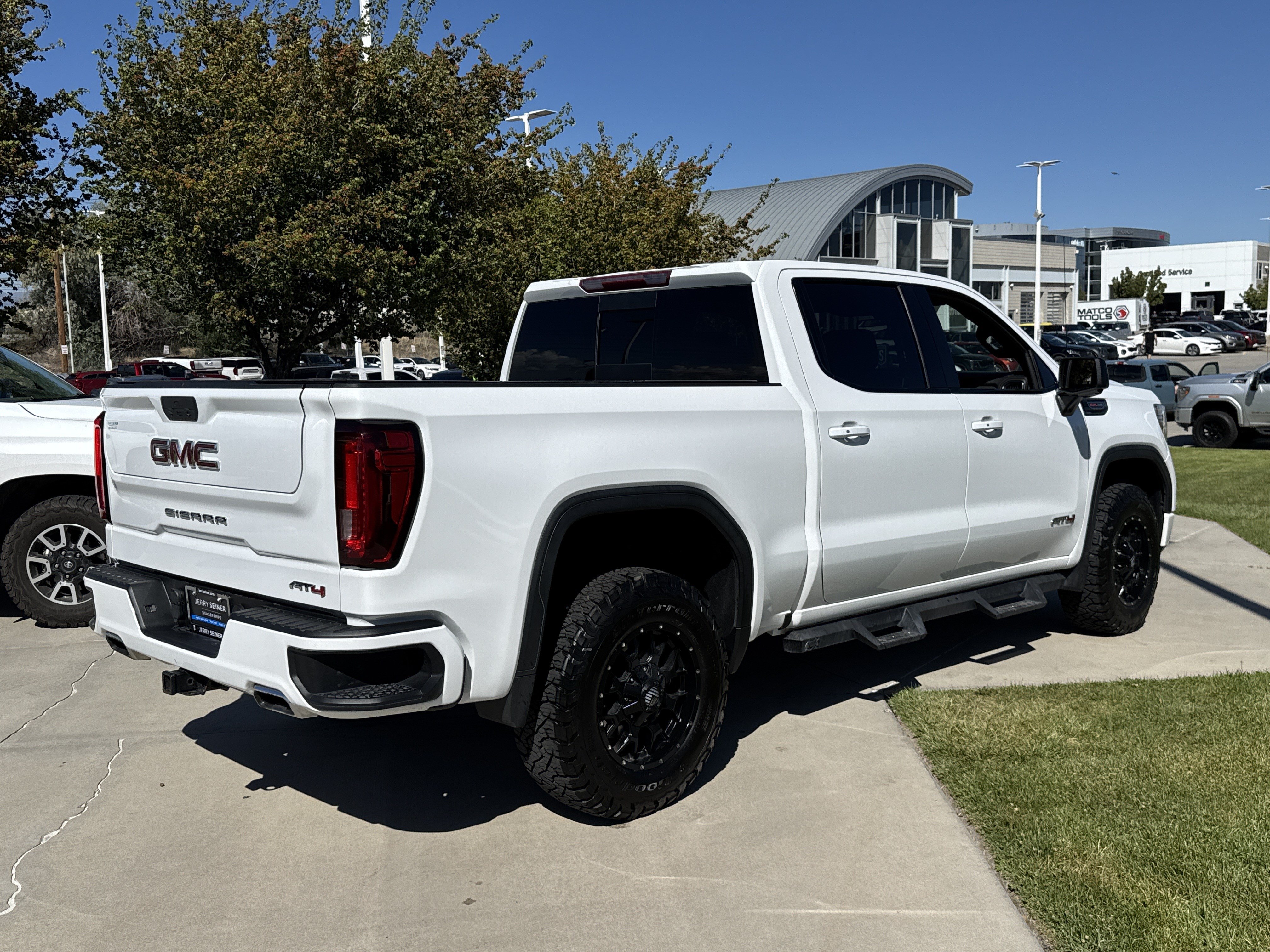 Used 2021 GMC Sierra 1500 AT4 w/ AT4 Preferred Package AWD/4WD image 5
