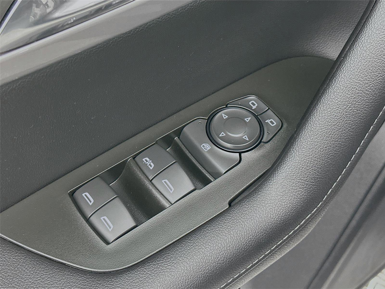 Used 2025 Chevrolet Blazer LT image 18