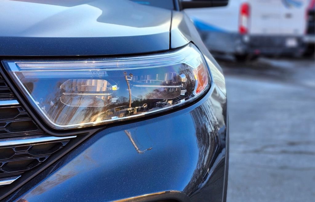 Certified 2022 Ford Explorer XLT w/ Equipment Group 202A image 9