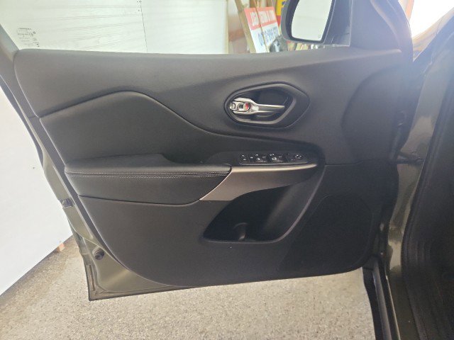 Used 2019 Jeep Cherokee Latitude Plus w/ Cold Weather Group image 14