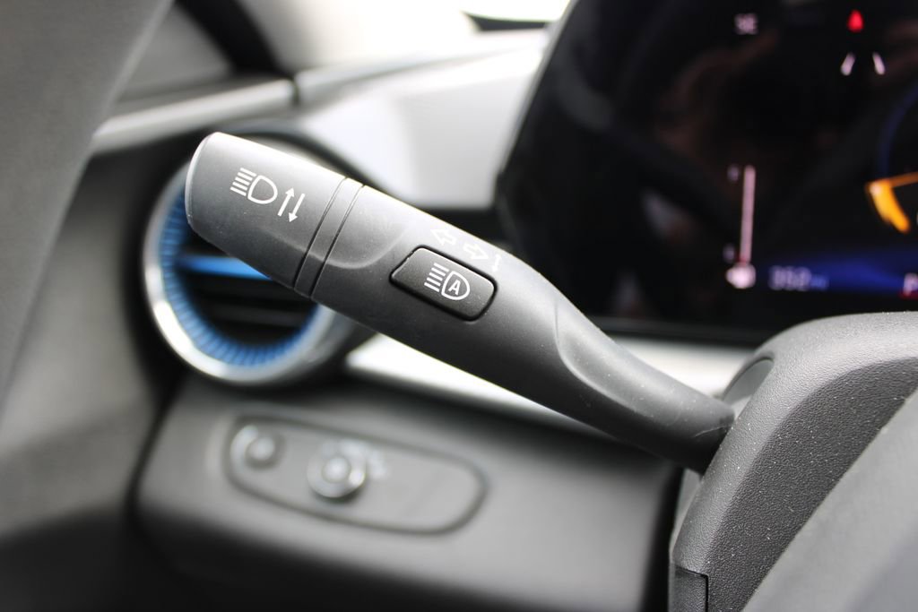 Used 2025 Chevrolet Trax LT image 35