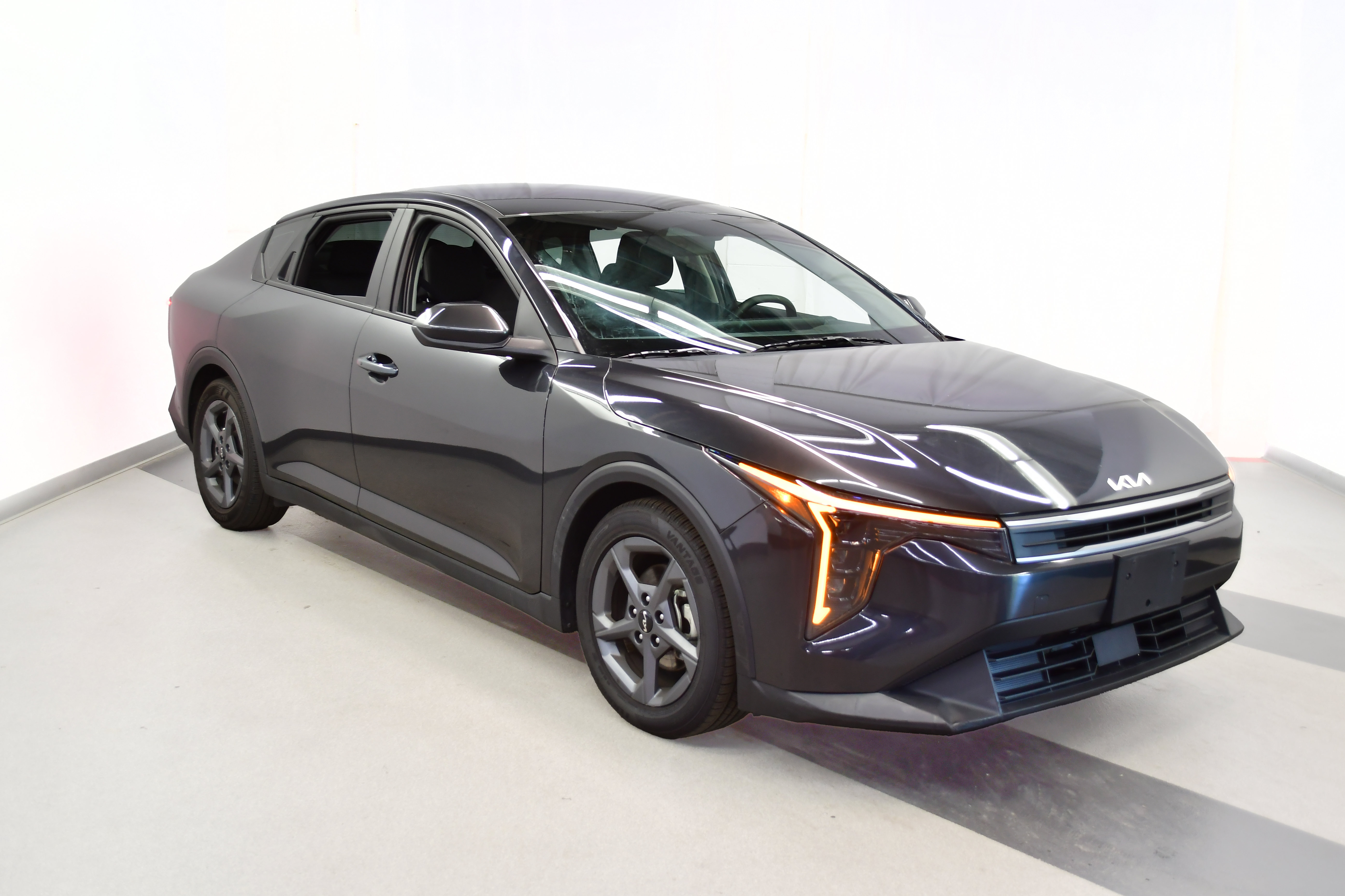 Used 2025 Kia K4 FWD image 2