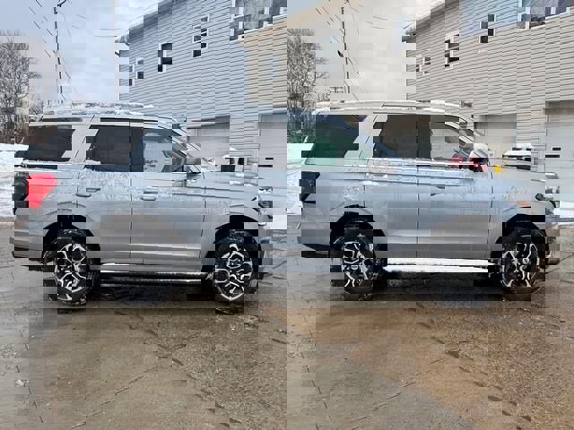 Used 2024 Ford Expedition XLT image 8