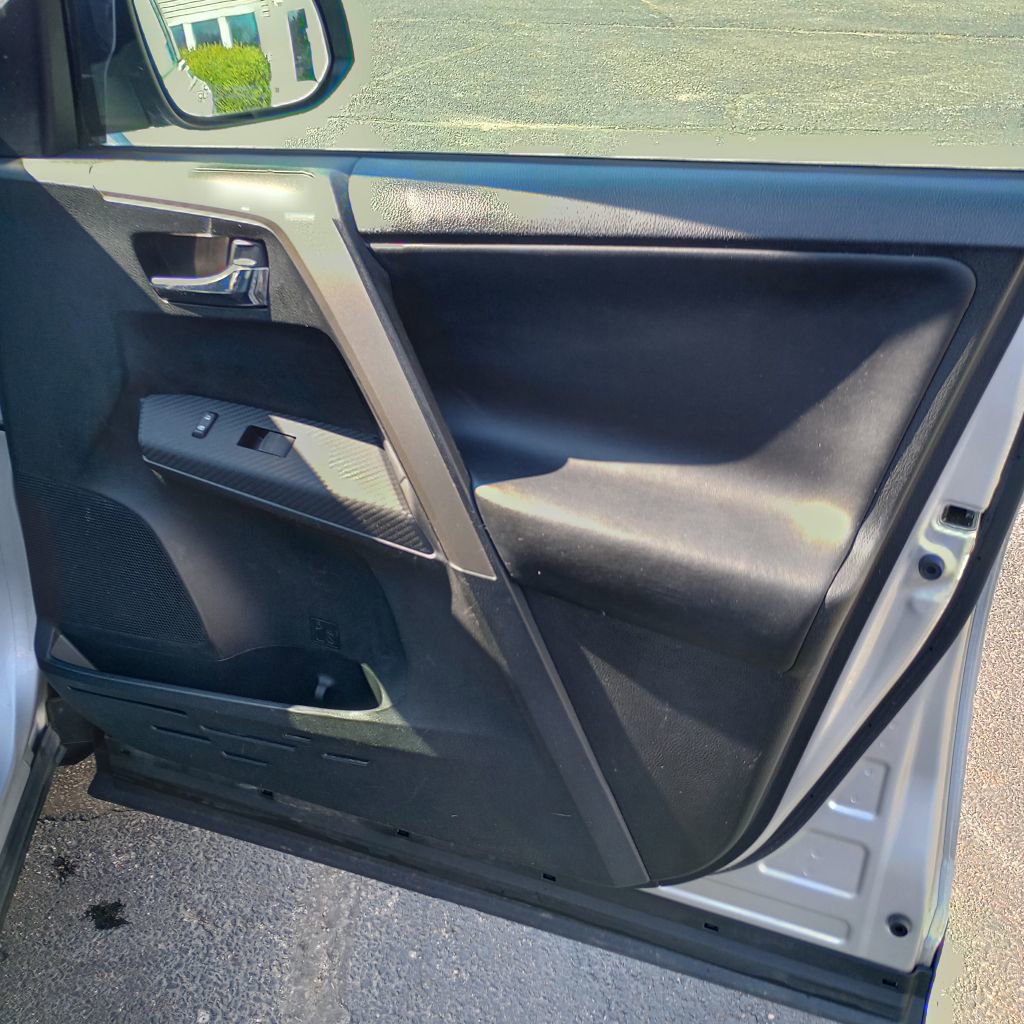 Used 2014 Toyota RAV4 Limited w/ Technology Package image 23