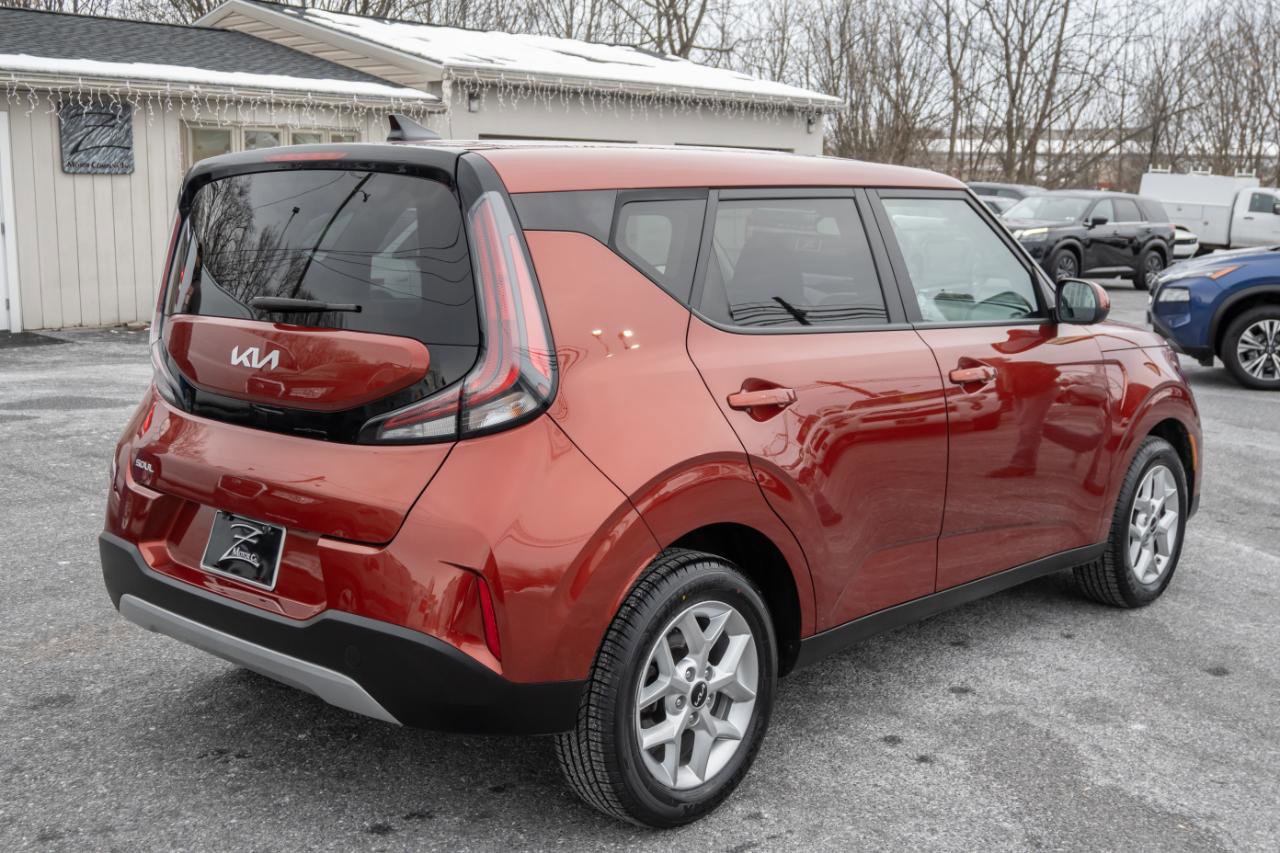 Used 2024 Kia Soul LX w/ Option Group 015 FWD image 10