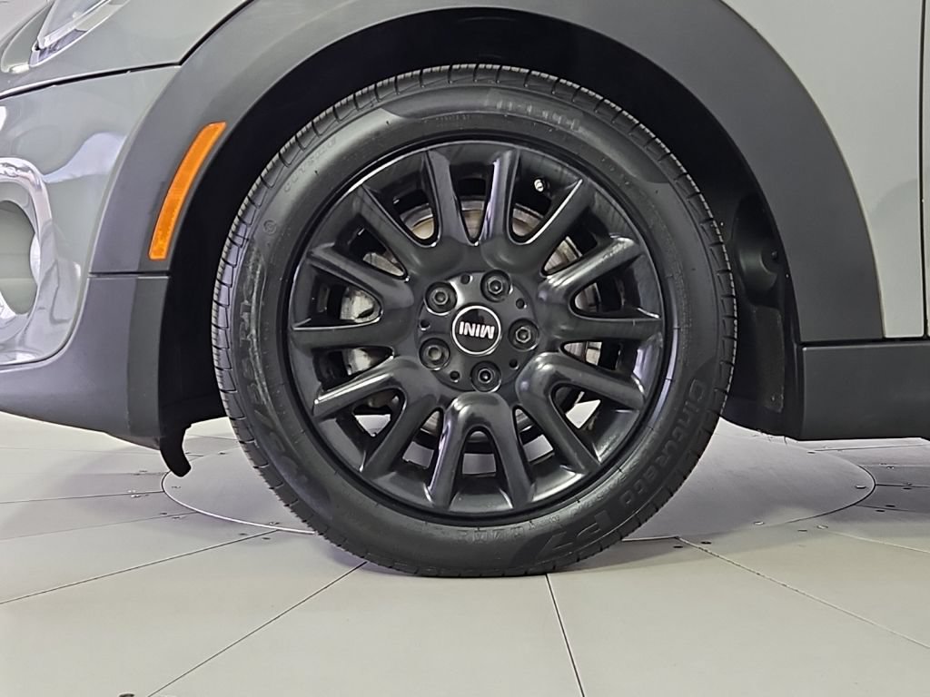 Used 2017 MINI Cooper 4-Door Hardtop FWD image 5