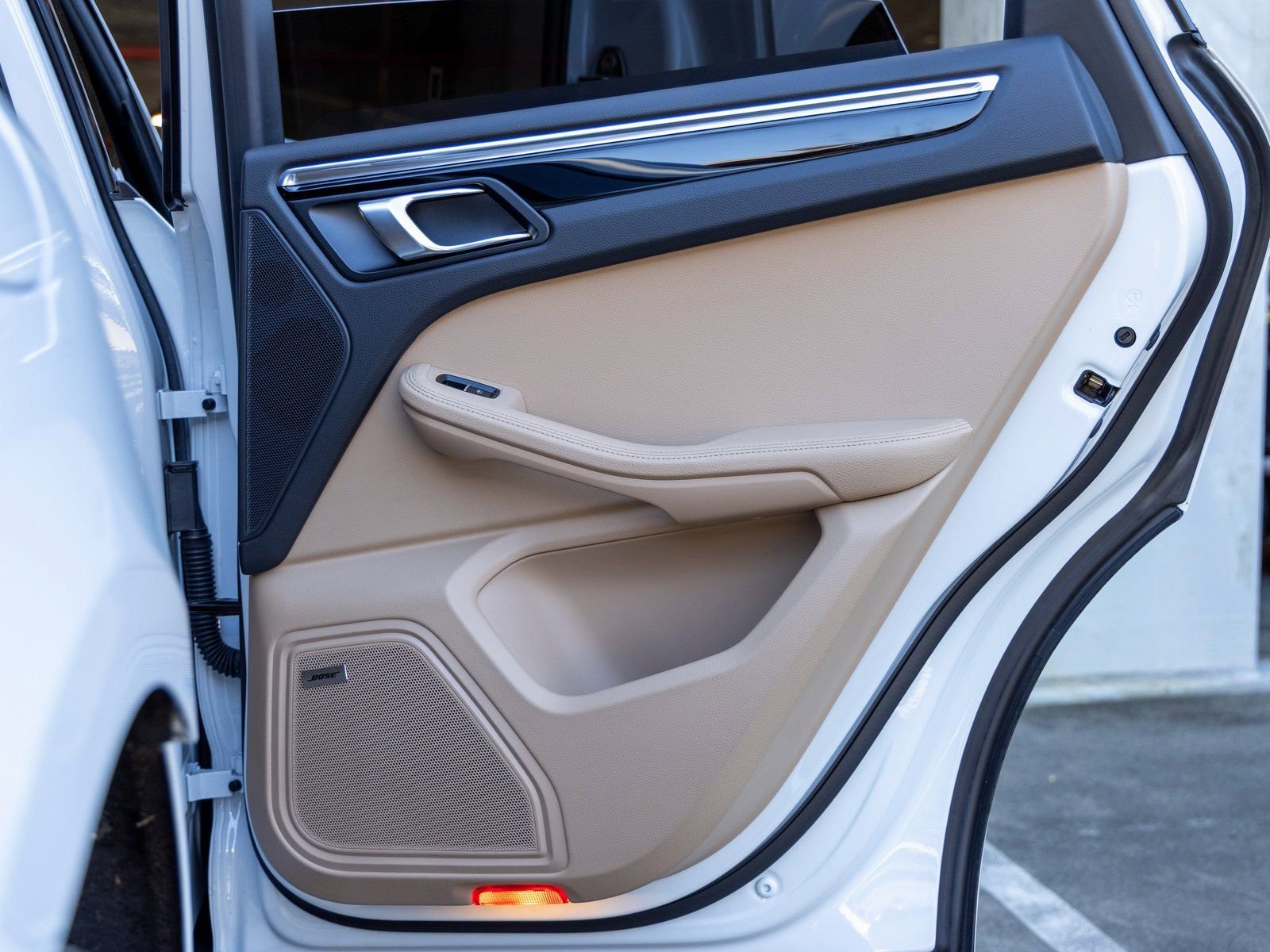 Certified 2025 Porsche Macan image 46