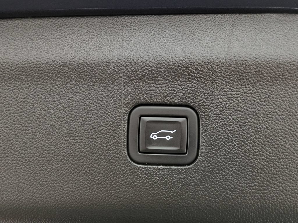 Used 2023 Buick Enclave Essence AWD/4WD image 17