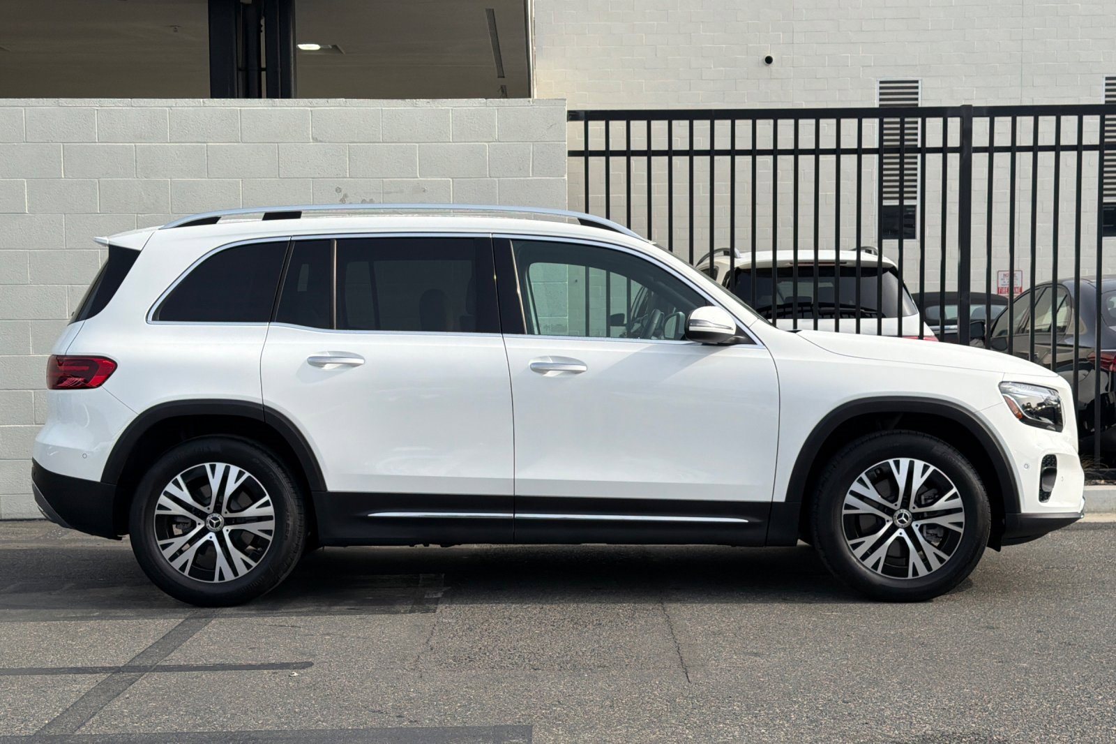 Certified 2025 Mercedes-Benz GLB 250 image 3