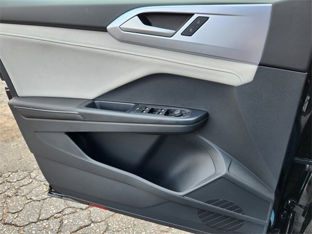 New 2025 Volkswagen Taos SE image 22