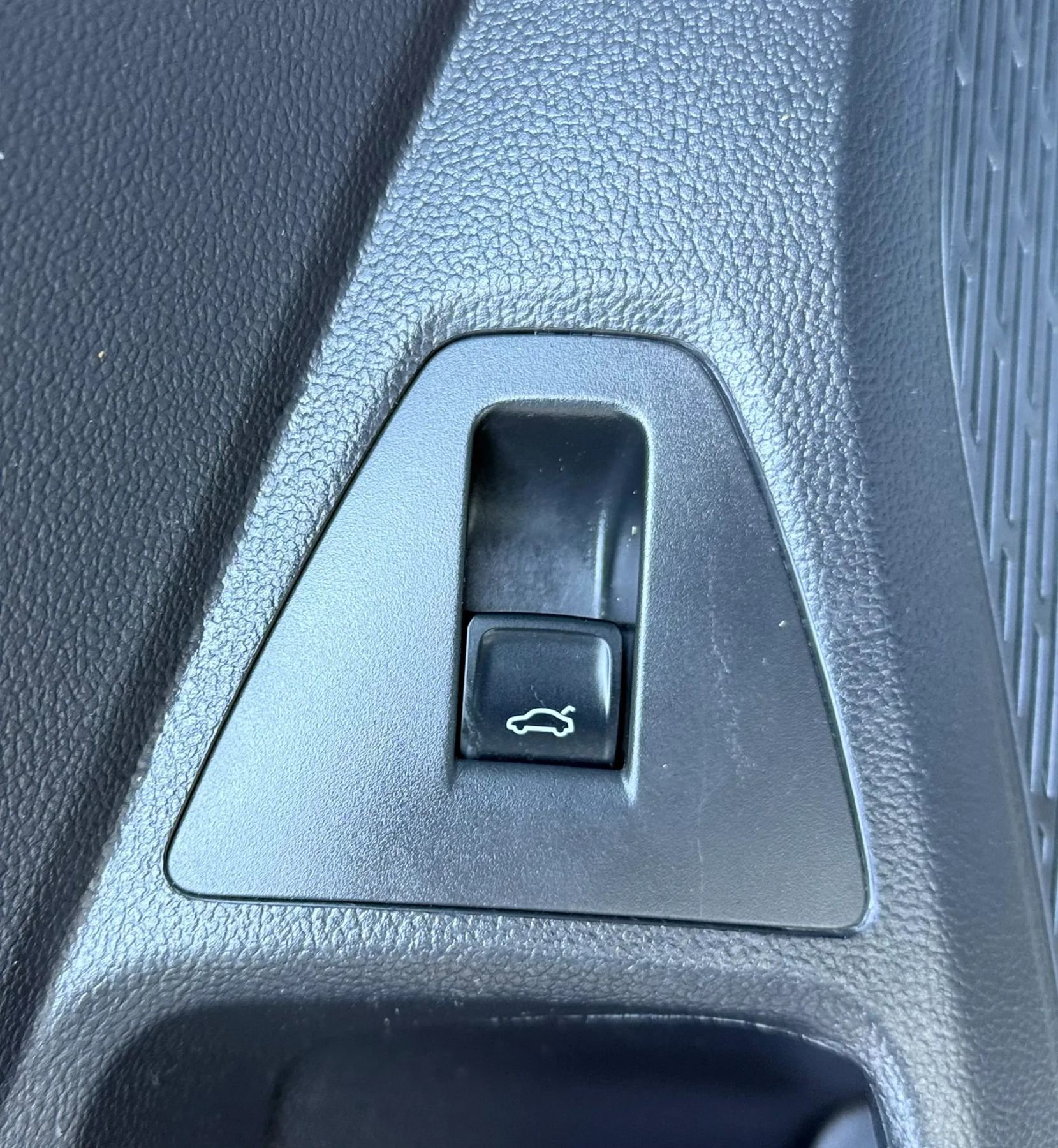 Used 2019 Volkswagen Jetta S w/ Driver Assistance Package FWD image 23
