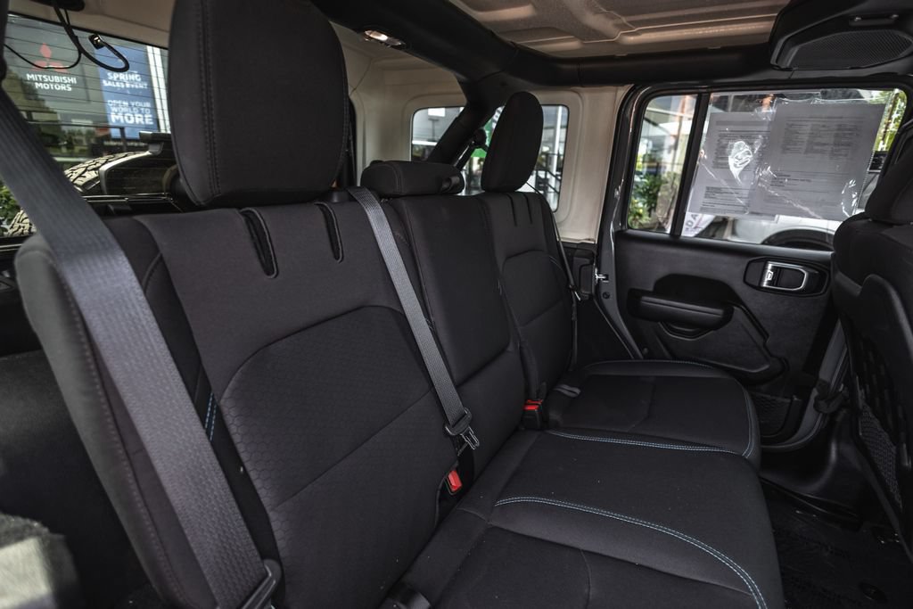 Used 2023 Jeep Wrangler Unlimited Rubicon 4xe w/ Cold Weather Group AWD/4WD image 32
