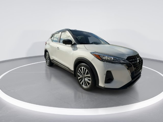 Used 2024 Nissan Kicks SR w/ SR Premium Package FWD image 2
