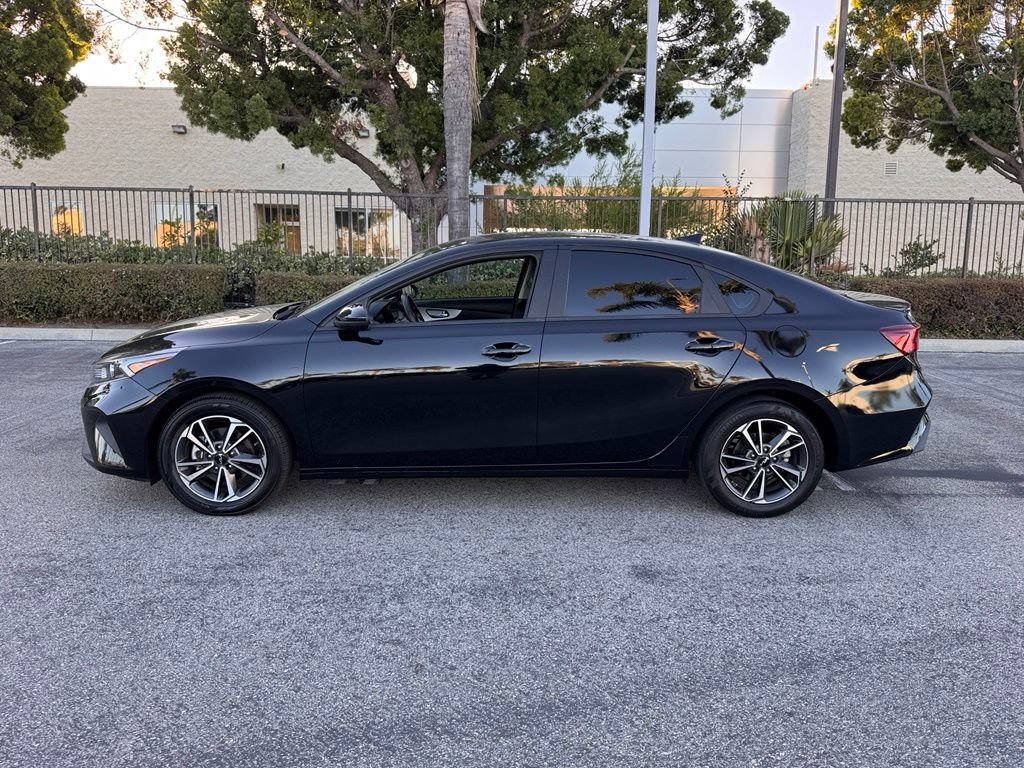 Used 2023 Kia Forte LXS FWD image 5