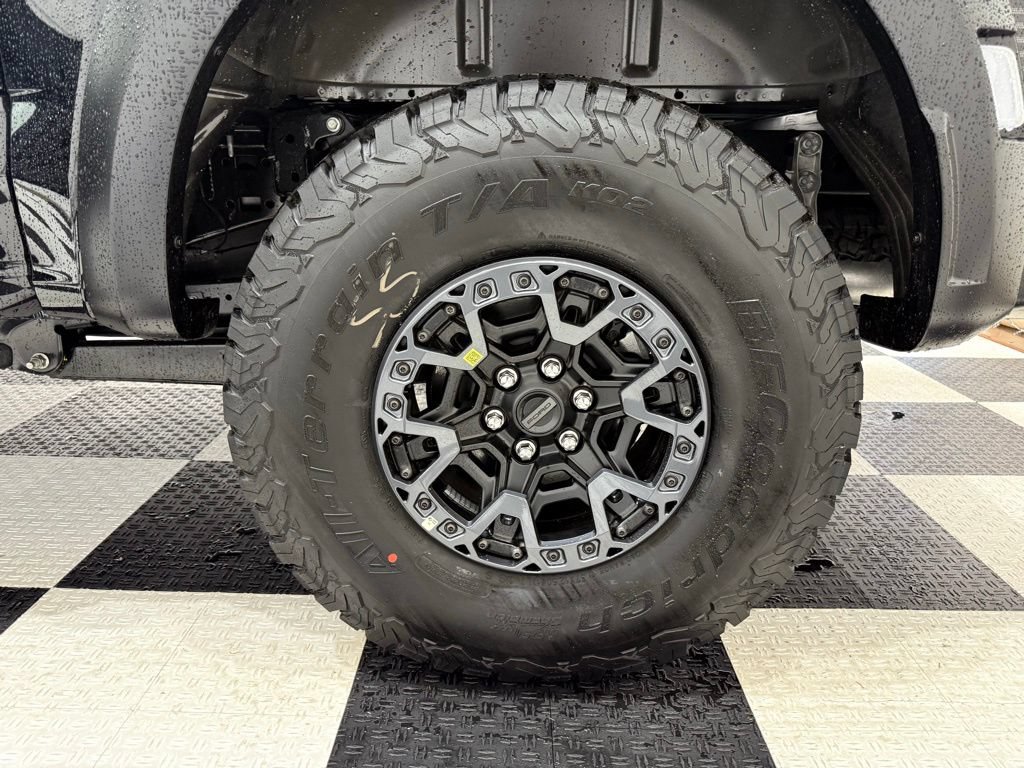 New 2025 Ford F150 Raptor w/ Equipment Group 803A Raptor R AWD/4WD image 11
