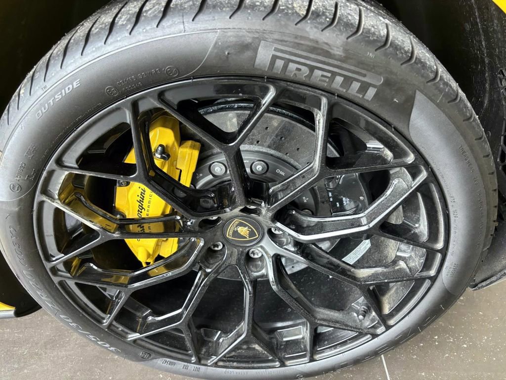 Used 2024 Lamborghini Huracan EVO image 48