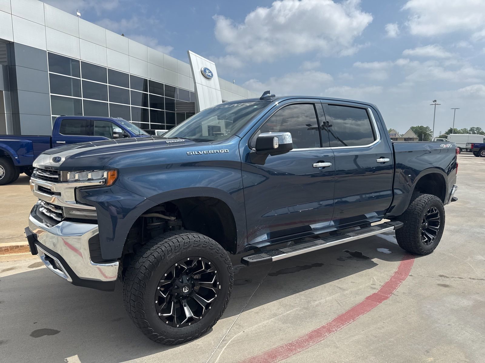 Used 2020 Chevrolet Silverado 1500 LTZ w/ LTZ Convenience Package AWD/4WD image 1