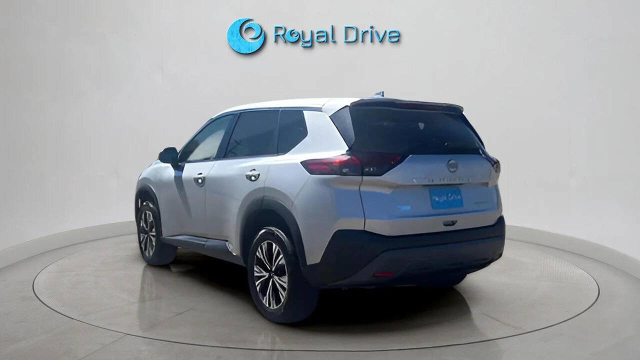 Used 2022 Nissan Rogue SV image 4