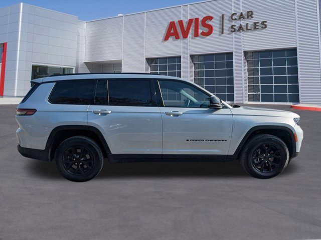 Used 2024 Jeep Grand Cherokee L Laredo image 2