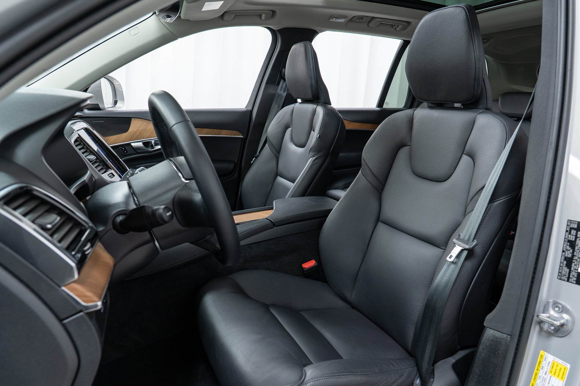 Used 2024 Volvo XC90 T8 Plus w/ Protection Package Premier image 13