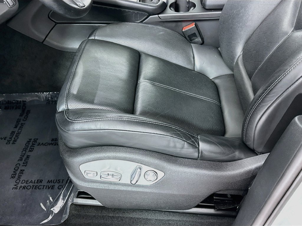 Certified 2024 Porsche Macan AWD/4WD image 22