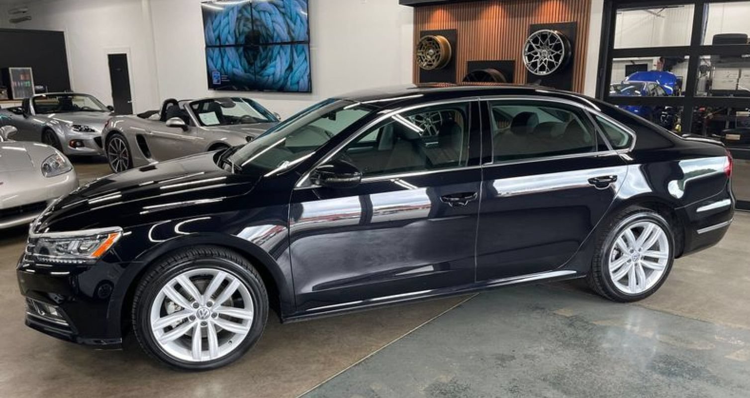 Used 2018 Volkswagen Passat 2.0T SE FWD image 1