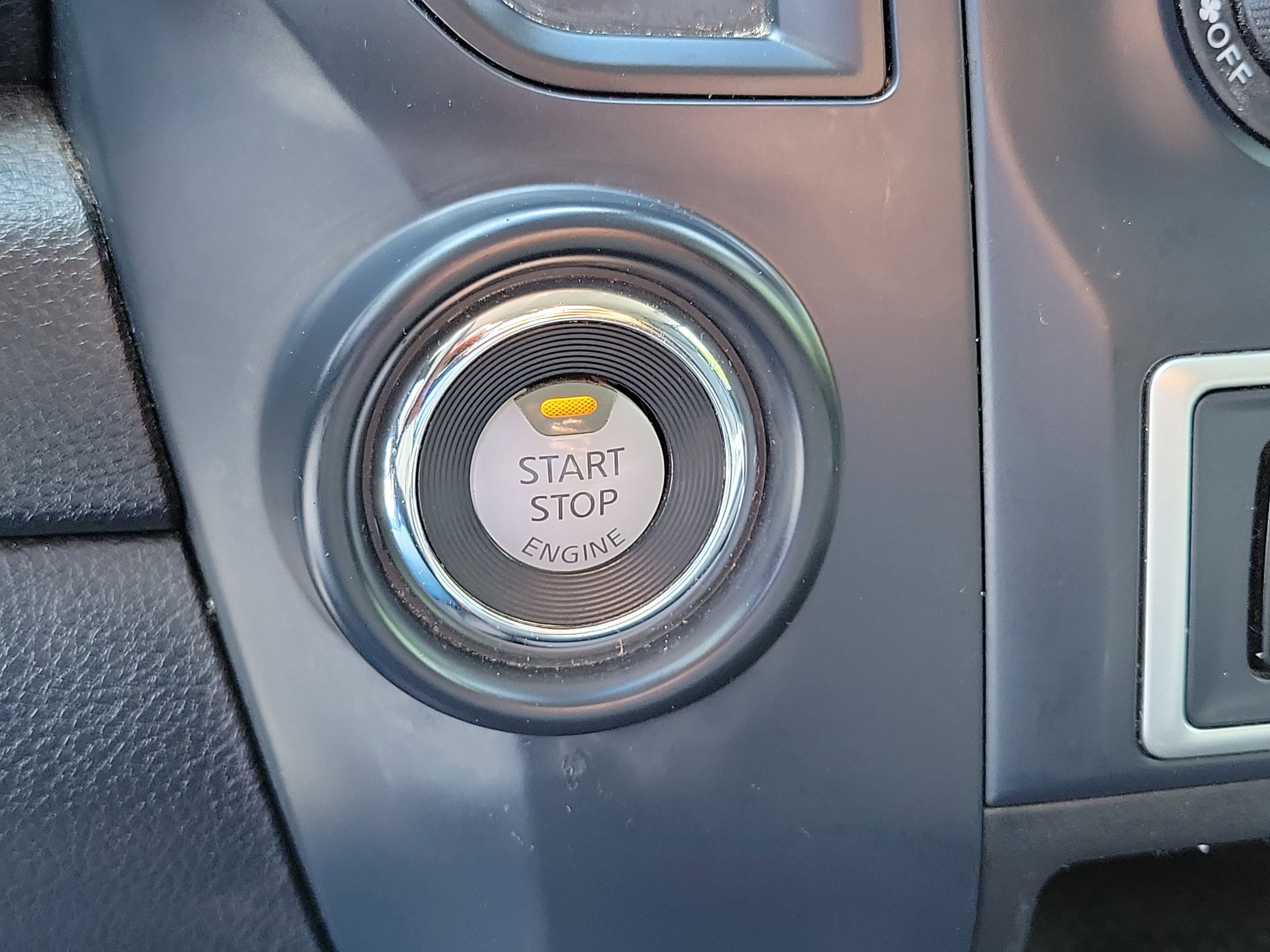 Used 2022 Nissan Titan S image 31