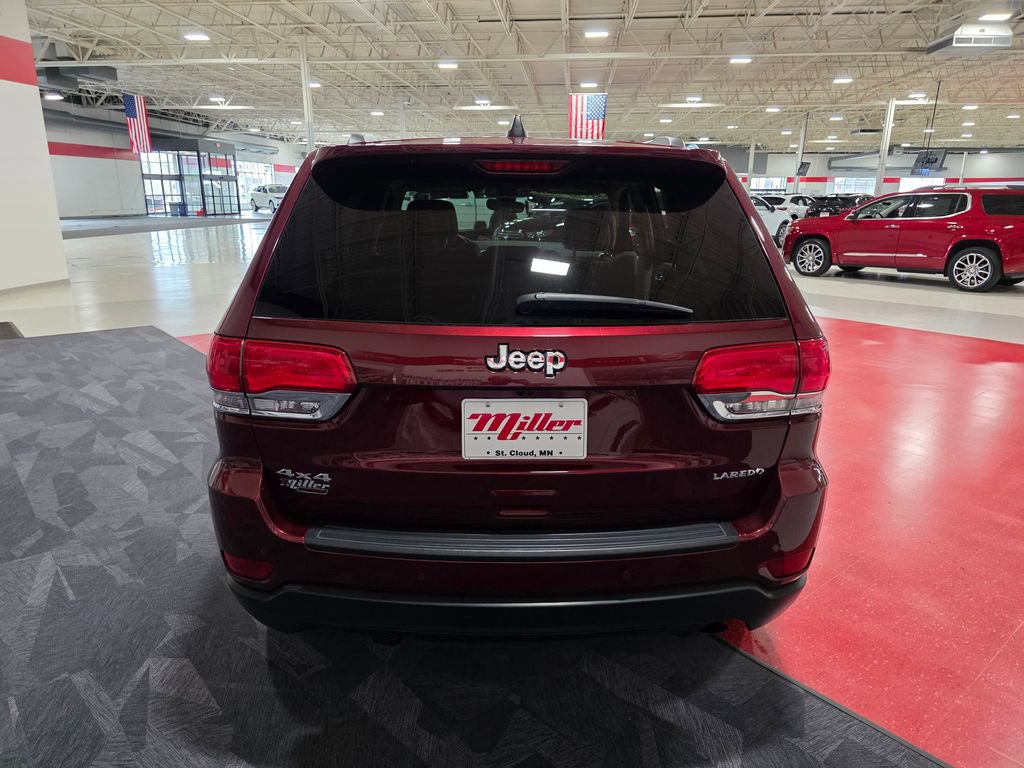 Used 2018 Jeep Grand Cherokee Laredo image 4