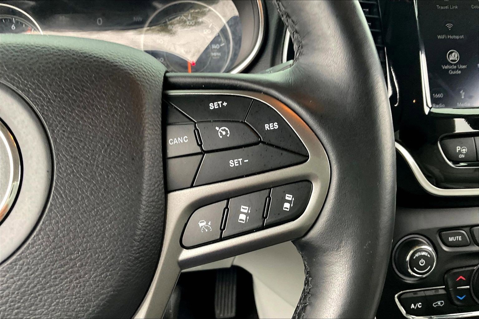 Used 2019 Jeep Cherokee Limited w/ Technology Group image 20