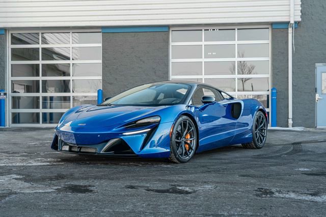 Used 2024 McLaren Artura image 27