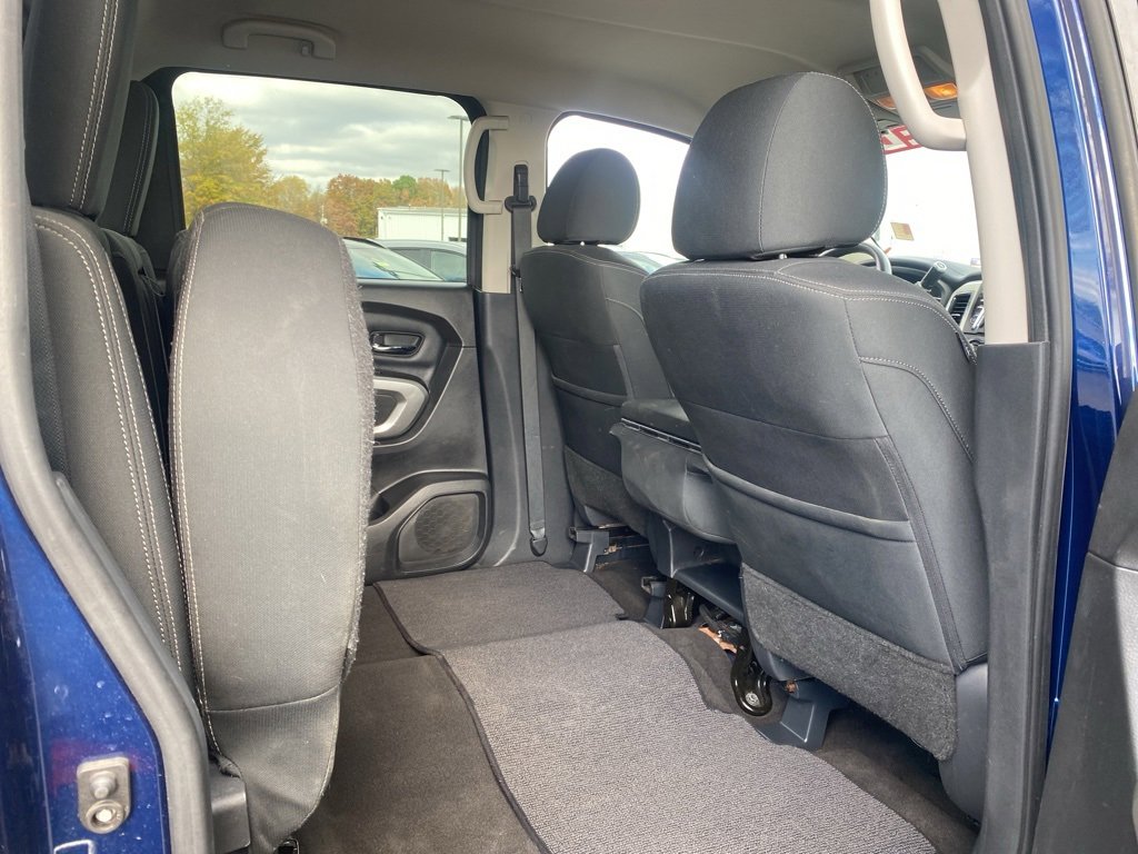 Used 2018 Nissan Titan SV image 24