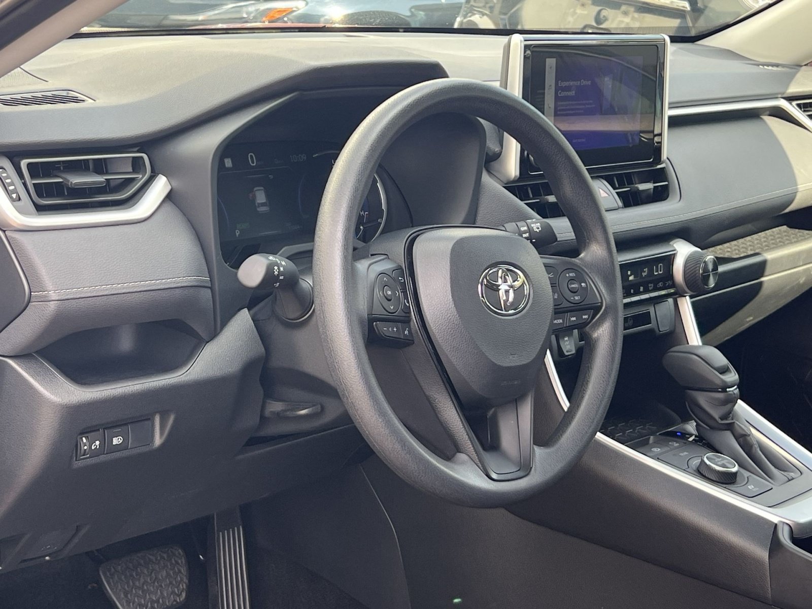 Used 2025 Toyota RAV4 XLE AWD/4WD image 15