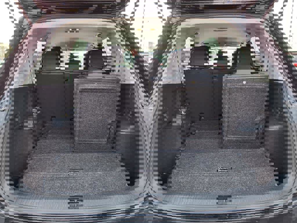 Used 2021 Volkswagen Tiguan SE image 5