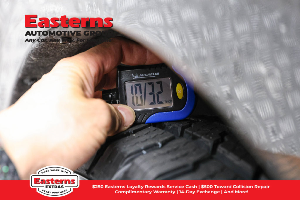 Used 2023 Chrysler Pacifica Touring-L FWD image 30