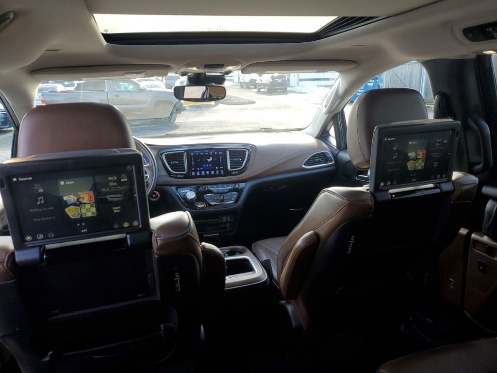 Used 2017 Chrysler Pacifica Limited image 27