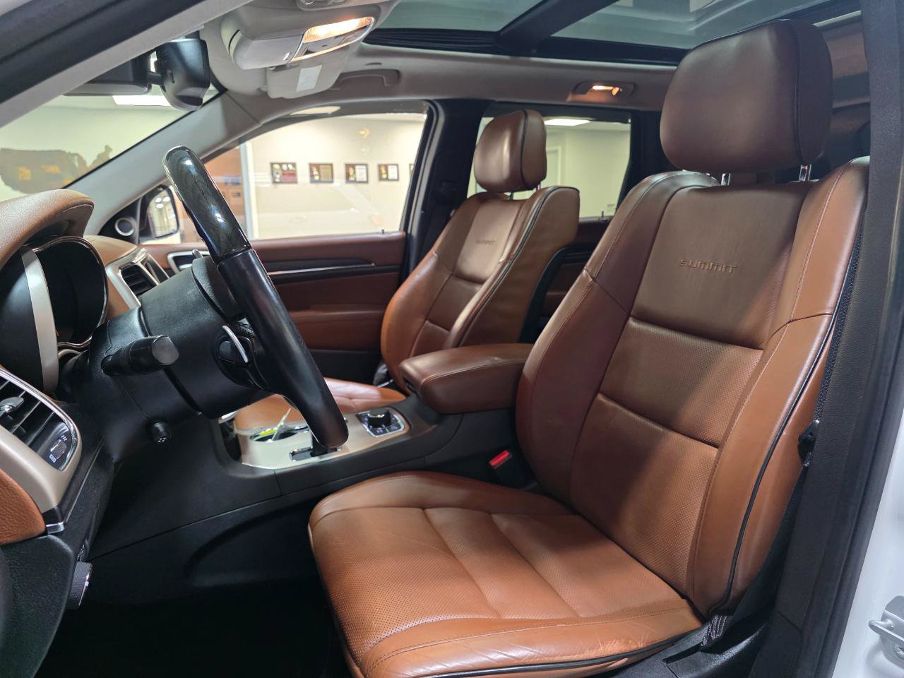 Used 2015 Jeep Grand Cherokee Summit AWD/4WD image 15