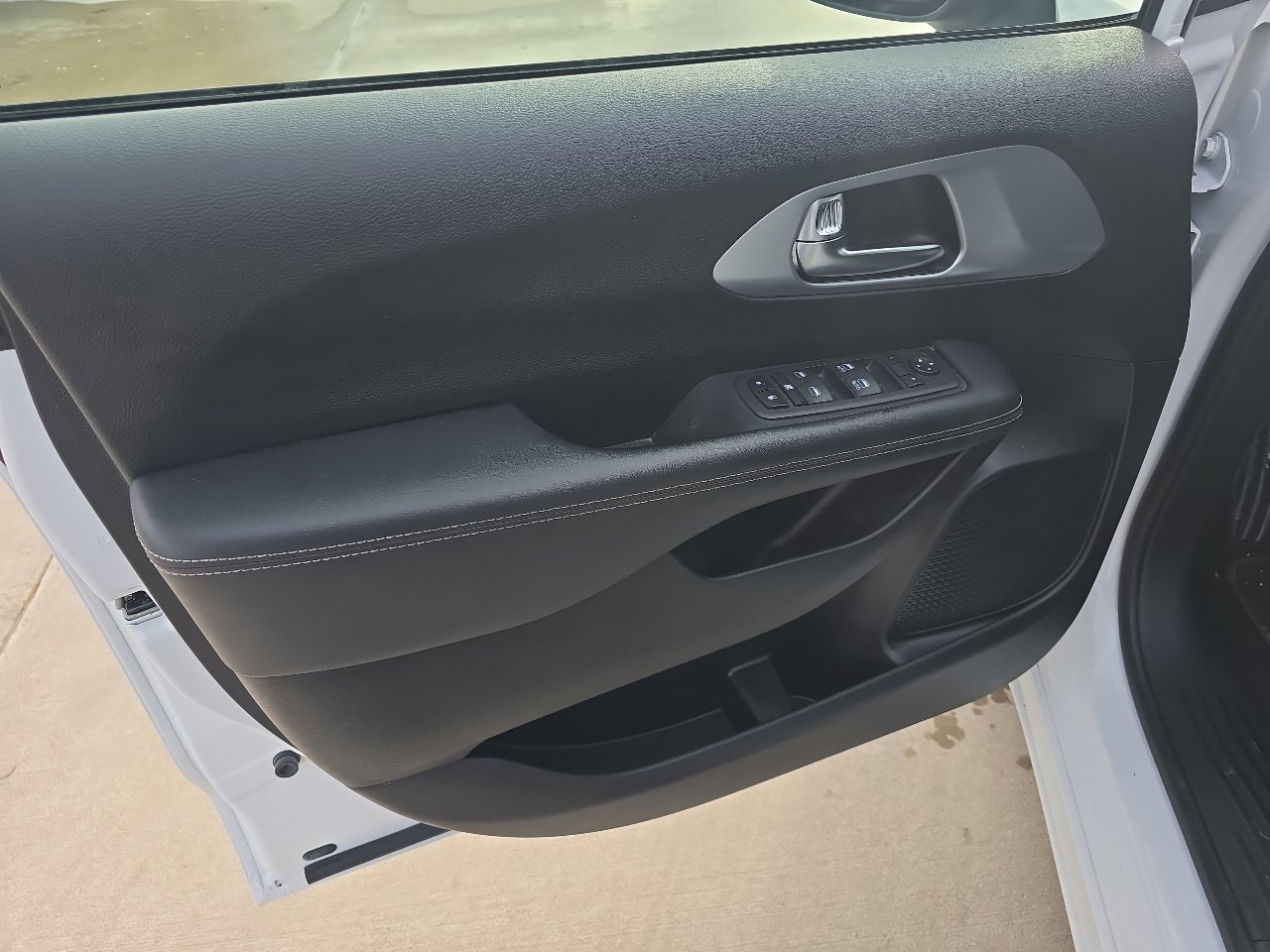 Used 2023 Chrysler Pacifica Touring w/ S Appearance Package image 17