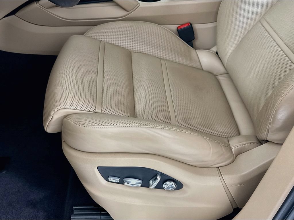 Certified 2021 Porsche Cayenne Coupe AWD/4WD image 13
