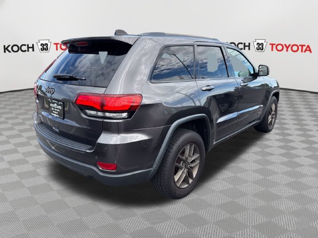 Used 2017 Jeep Grand Cherokee Laredo AWD/4WD image 7