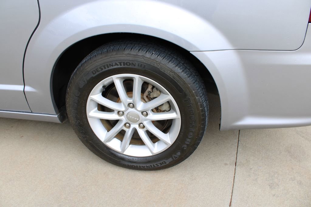 Used 2020 Dodge Grand Caravan SXT image 13