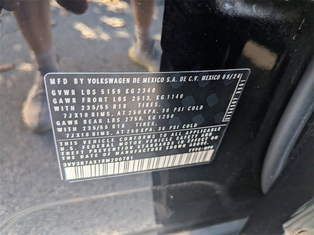 Used 2024 Volkswagen Tiguan SE image 37